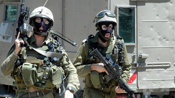 قوات الاحتلال الإسرائيلي تعتقل 18 فلسطينيا بينهم كفيف بالضفة الغربية