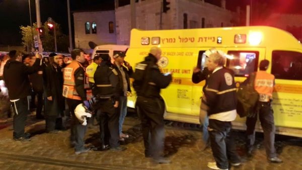 فلسطينيان يهاجمان 3 اسرائيليين بسكين في القدس وقتل احدهما