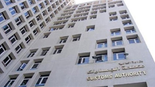 العاملون بمصلحة الجمارك ينظمون وقفة بشرم الشيخ لدعم السياحة