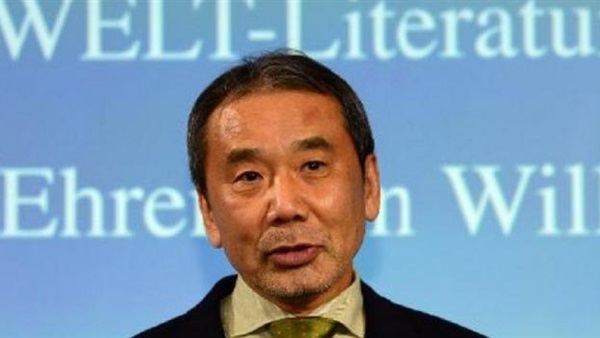 الروائي الياباني «موراكامي» يتولي ترجمة قصائد الأميركية «باتي سميث»