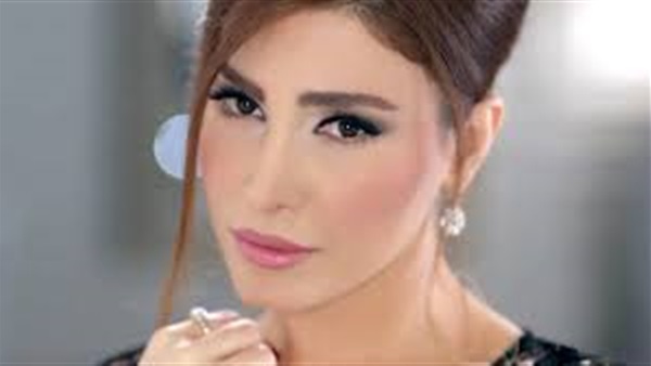 يارا تنتهي من تسجيل أغنية جديدة 