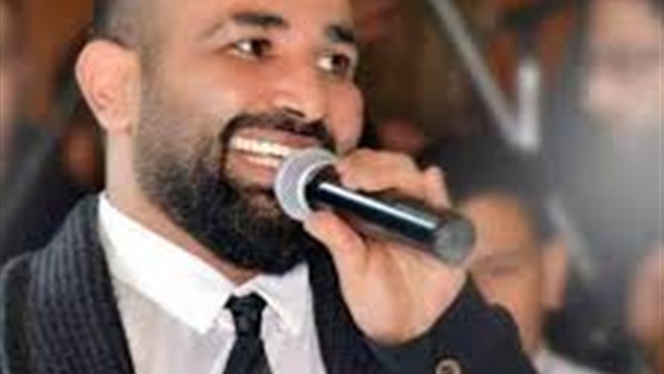 بالفيديو :أحمد سعد يغني لخطيبته ريم البارودي