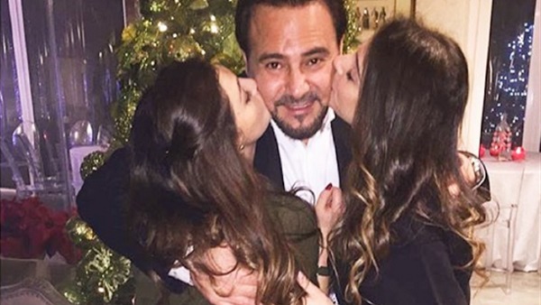 "الحلانى" يحتفل بالكريسماس على طريقته الخاصة