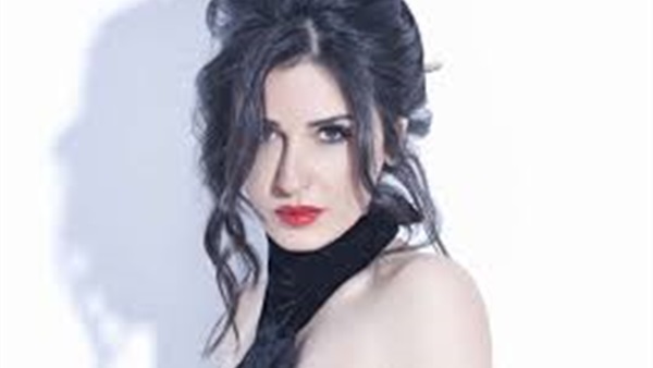 فاطمة الناصر تنتهي من  فيلمها الجديد "روج"