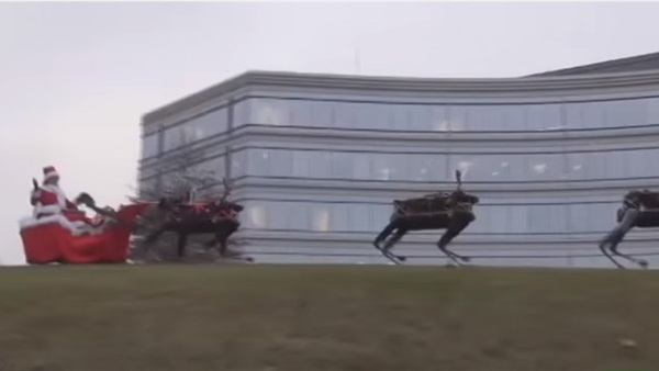 بالفيديو.. شاهد طريقة الاحتفال بـ«عيد الميلاد» في المستقبل