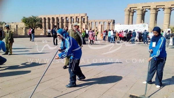 بالصور..«المنتدي البيئي» ينظم حملة نظافة مكبرة بميدان أبو الحجاج بالأقصر