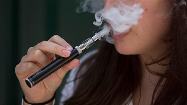 ماليزيا تحرم السجائر الإليكترونية