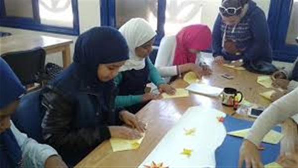 ورشة عمل لتعليم الطلاب فن "الأوريجامي" بقصر ثقافة أرمنت 