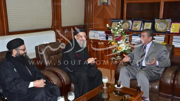 بالصور.. محافظ كفر الشيخ يستقبل وفد من الكنيسة لتهنئته بمنصبه الجديد 