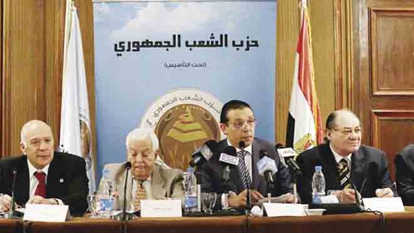 «الشعب الجمهوري» يشيد بمشروع استصلاح 1.5 مليون فدان بالفرافرة