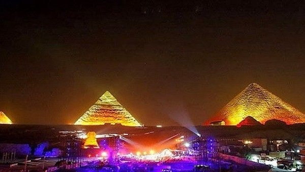 لأول مرة... الأهرامات تتحدث الليلة في "مصر تتلألأ" احتفالا بالعام الجديد