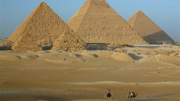 احتفالات العام الجديد بأهرامات الجيزة تتصدر اهتمامات القناة الإخبارية الأولى في فرنسا