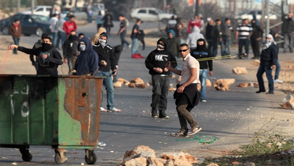 اندلاع مواجهات عنيفة بين شبان فلسطينيين وقوات الاحتلال