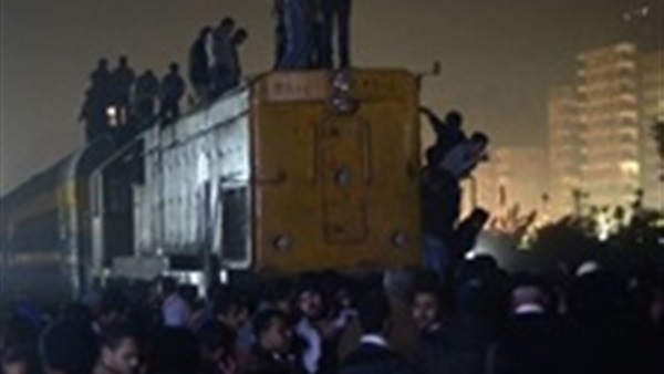 مجهولون يعطلون قطار ركاب بالبحيرة والنيابة تتولي بالتحقيق 