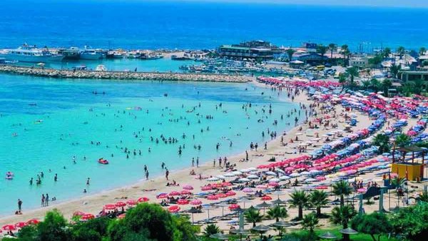 عدد قياسي من السياح لقبرص عام 2015