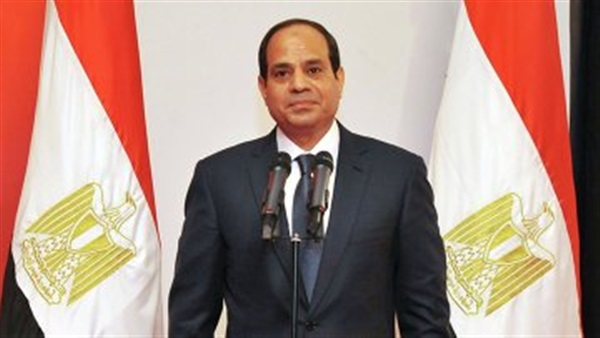 السيسي يبحث مع «مميش» استكمال تطوير موانئ قناة السويس