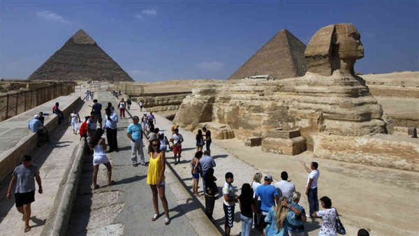 5 مؤشرات لعودة السياحة المصرية في 2016.. هولاندا وبلجيكا ترفعان الحظر.. الإندبندنت تروج للسياحة في مصر وتطمئن العالم.. مصر تتعاقد مع شركة تأمين دولية.. بوتين يؤكد إقتراب عودة الرحلات الروسية لمصر 