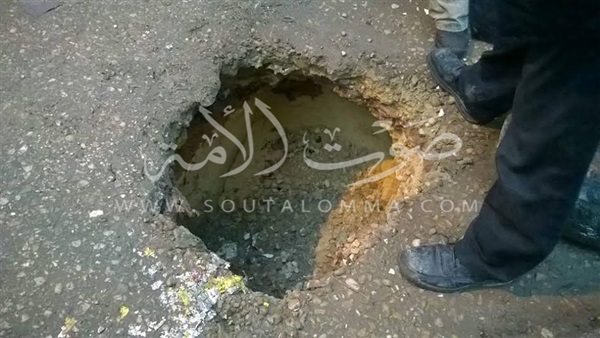 بالصور.. هبوط أرضى بحى شرق المنصورة 