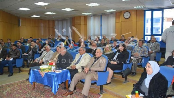  بالصور.. محافظ المنيا يلتقى بمديرى إدارات الديوان العام  