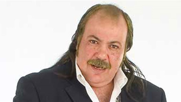 طلعت زكريا ينتهي من «بث مباشر» خلال أيام