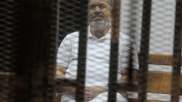 اليوم.. محاكمة مرسي و10 آخرين بقضية التخابر مع قطر
