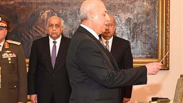 محافظ أسوان يتفقد محطتي صرف «كيما 1 و2»