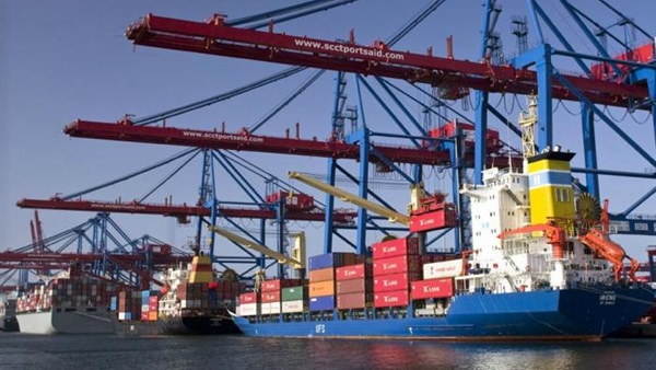 «السويس» تستقبل الحفار الألماني للعمل بأنفاق القناة