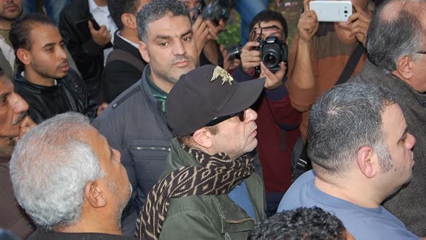 بالصور..شريف منير ورياض الخولى فى جنازة «عبد العليم»