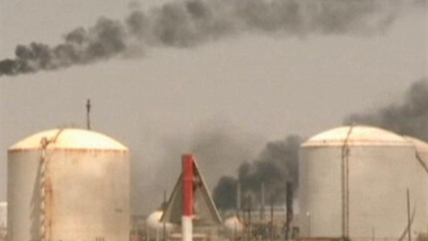 إشتعال 4 صهاريج نفط في أكبر مينائين بليبيا اليوم 