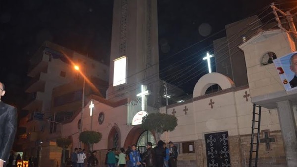 بالصور.. توافد الأقباط على كنيسة الملاك بطنطا للاحتفال بعيد الميلاد