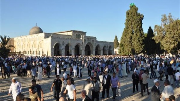 200 فلسطيني يغادرون غزة لأداء الصلاة في الأقصى