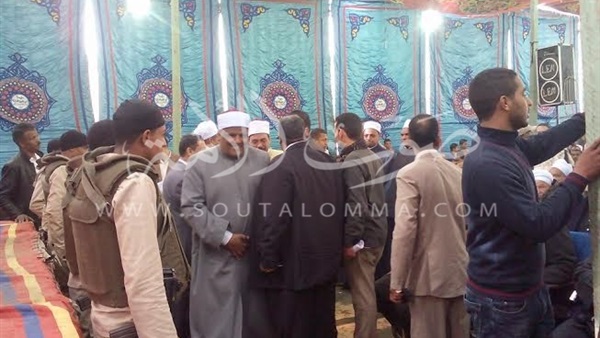 بالصور.. وكيل الأزهر بجلسة صلح بين «زعير والسلال» بطهطا