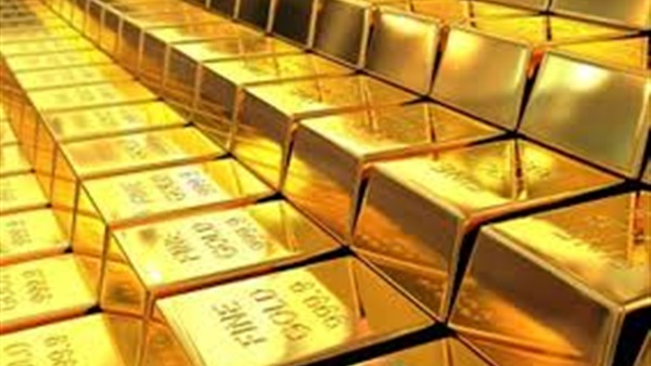 الذهب يهبط من أعلى مستوى في 9 أسابيع بعد بيانات أمريكية