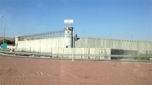 270 طفلًا فلسطينيًا يقبعون في سجن عوفر الإسرائيلي