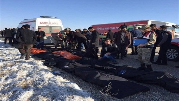 إصابة 4 نائبات من الحزب الحاكم بتركيا في حادث مروري
