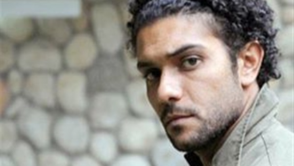 آسر ياسين يقدم تهانيه لـ«محمد ممدوح»