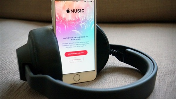 تسريب..«Apple» تطور سماعات لاسلكية لهاتف الآيفون 7 القادم