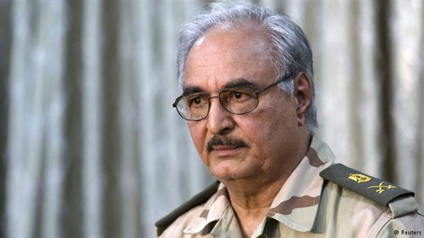 حفتر لـ«صوت الأمة»: لا يوجد مصريين مختطفين في ليبيا.. الكثير يدعموني لرئاسة المجلس العسكري.. ضلوع الجيش الليبي فى خطف المصريين «عار».. وأزمة خطف المصريين هدفها الضغط علي الحكومة