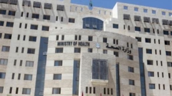 مدير إدارة الشئون المالية والإدارية يقاضي وزير الصحة