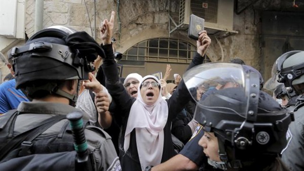 الشرطة الإسرائيلية تعتقل 60 عاملًا فلسطينيا بـ«الجليل»