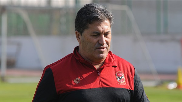 بالصور..«بيسيرو» يتوجه إلي نادي الزمالك لأداء العزاء 