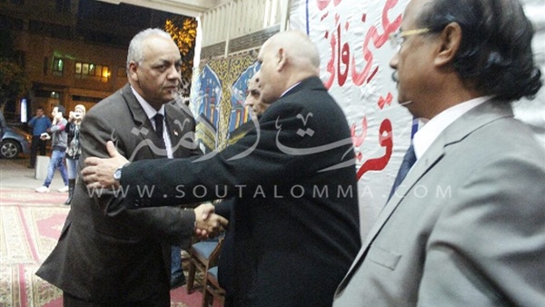 بالصور :نجوم الفن والأعلام يقدمان العزاء لأسرة الفلاح الفصيح "حمدي أحمد 