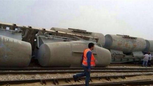 قطار يخرج عن القضبان بالجيزة