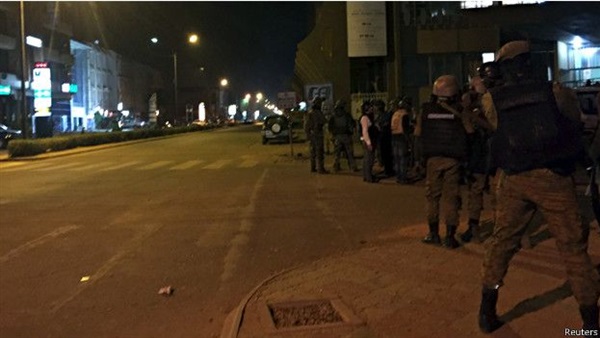 إجلاء 63 شخصا من الفندق الذي هاجمه مسلحون في واغادوغو