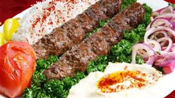 أسهل طريقة لعمل «الكفتة المشوية» على الفحم