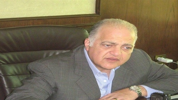 «السويدى» يطالب النواب الالتزام بالمقاعد 