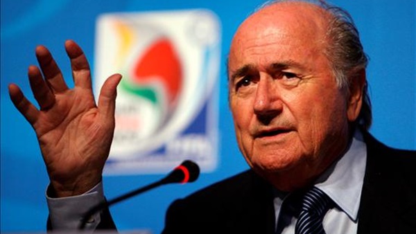 مفاجأة.. «بلاتر» لا يزال يحصل على راتبه من الفيفا