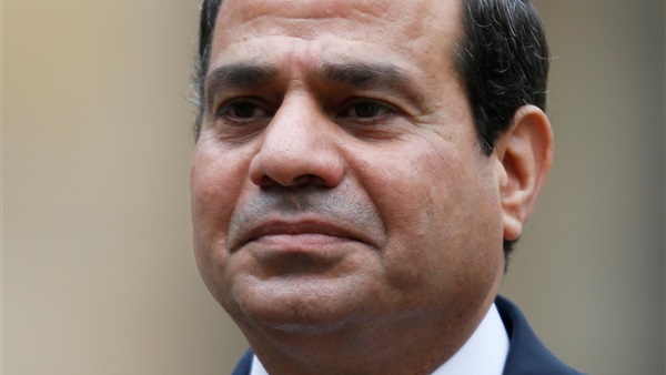 عاجل.. السيسي يستقبل 20 مصريا عائدا من ليبيا بمطار القاهرة