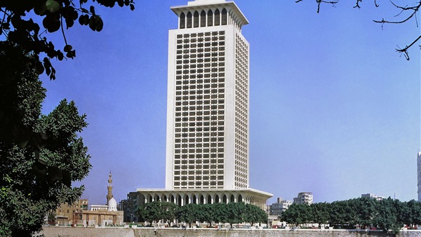 «الخارجية» تنشر إنجازاتها السياسية فى حملة إعلامية بعنوان «مصر اليوم أفضل»..إقرار الدستور بأغلبية ساحقة تقدر ب 98،1%..إنتخاب «السيسي» رئيسًا للجمهورية..وبرلمان 2016 الأكثر تنوعًا في تاريخ مصر