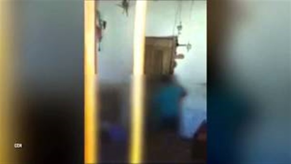 بالفيديو.. عائلة تحبس أختين لسنوات وتعاملهما كالحيوانات